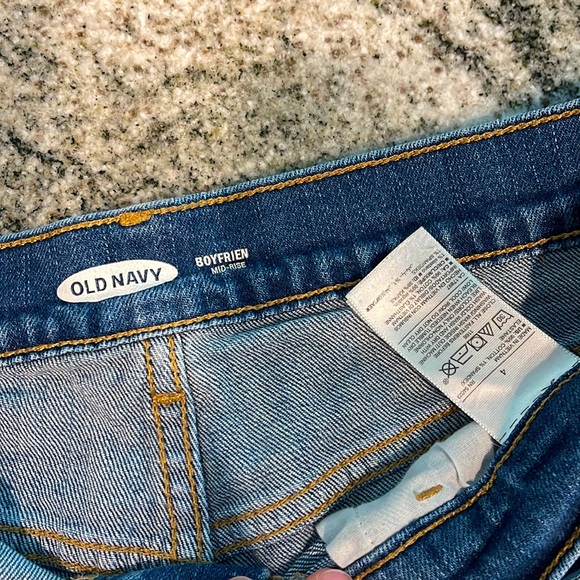 Old Navy Boyfriend Jean Shorts, Size 4, Mid-rise - Picture 4 of 4